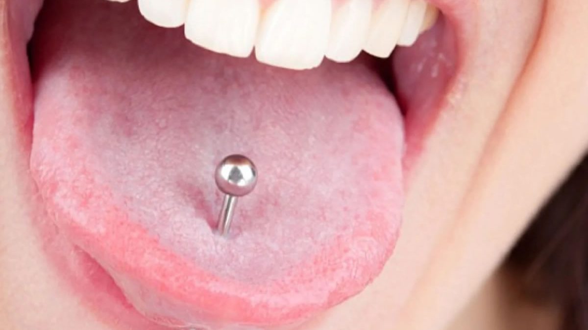 Piercing alla lingua: rischi e salute del cavo orale. Scopri di più!