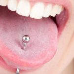 Piercing alla lingua: rischi e salute del cavo orale. Scopri di più!